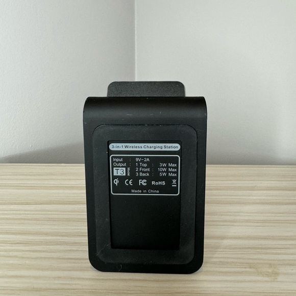 3-in-1 Apple iPhone, watch & airpod wireless charger - Picture 2 of 5